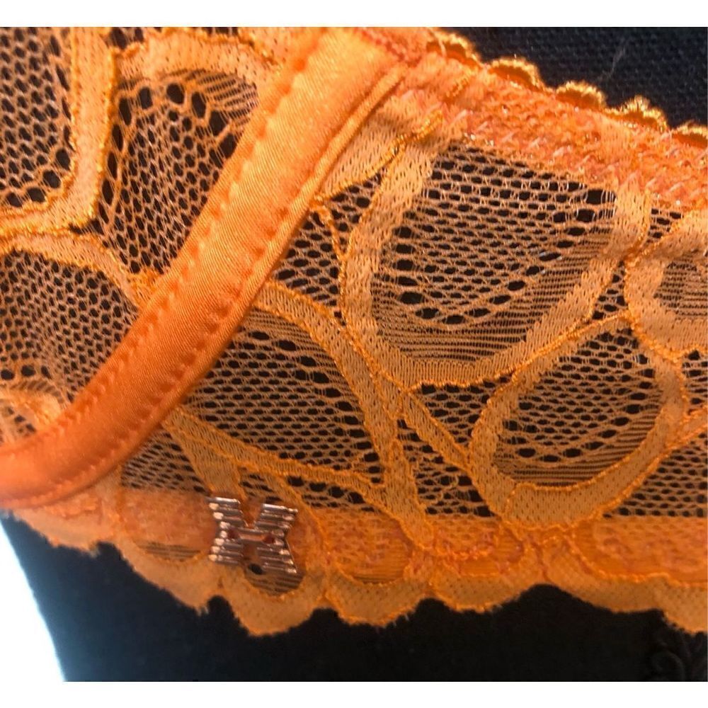 Savage X Fenty Bra Size 32c And 32d — image 3 of 7